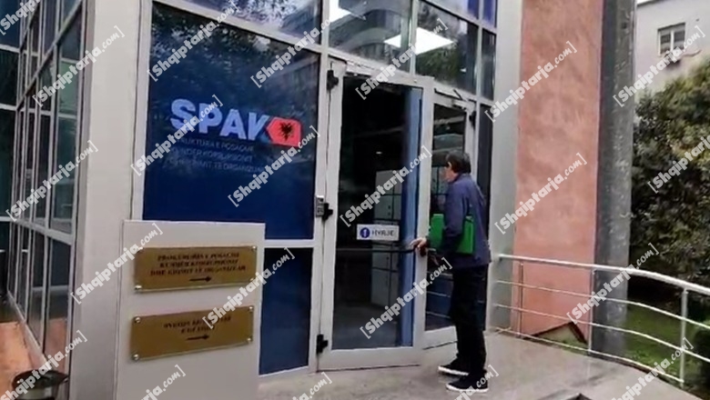 Akuzat për abuzimin me tenderin e Rindërtimit,  Rakip Suli dorëzon dokumente në SPAK: Kallëzimi është shpifje! Nuk përbaltet puna e bashkisë Kamëz