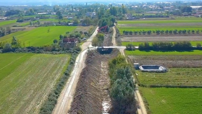 Pastrohet kanali kullues në fshatin Sheqishtë, shërben për 250 ha tokë bujqësore