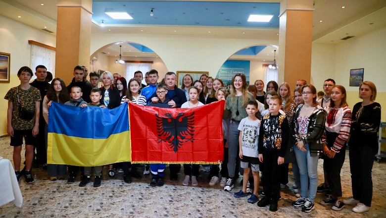 Fëmijët e policëve të Ukrainës vijnë në Shqipëri për pushime