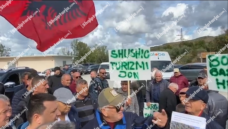 ‘Larg duart nga lumi i Vlorës’, banorët në protestë kundër projektit për ujësjellësin e Himarës