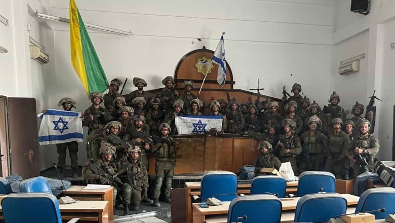 FOTO/ Trupat izraelite futen në Parlamentin e Gazës