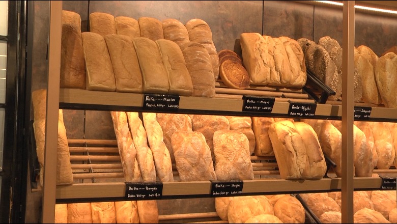Urdhri për furrat, çmimet dhe pesha e bukës të afishuara, klientët: Është nismë pozitive, e peshoj bukën nëse dua