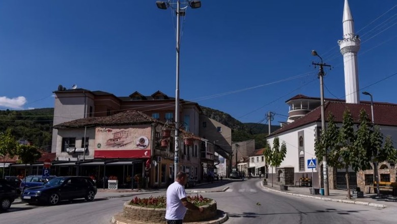 Serbia mohon akuzat: Shqiptarët nuk janë hequr nga listat e votuesve në Luginën e Preshevës