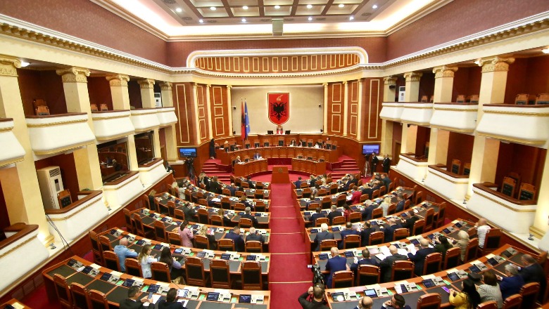 Kuvendi shqyrton nesër draftkalendarin e punimeve të fundvitit! Në 21 dhjetor pritet votimi në seancë për marrëveshjen me Italinë për emigrantët