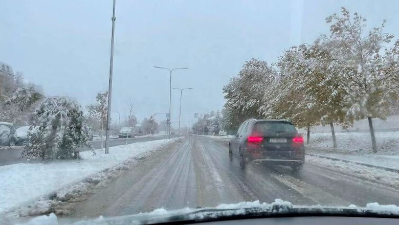 Reshjet e borës shkaktojnë probleme në Kosovë