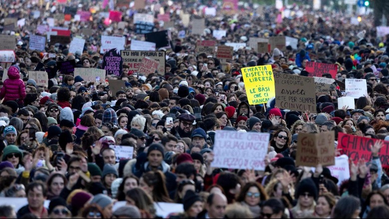 Itali, vrasja e 22 vjeçares nga i dashuri i saj, protesta masive në Romë! Mbi 500 mijë persona marshojnë kundër dhunës ndaj grave