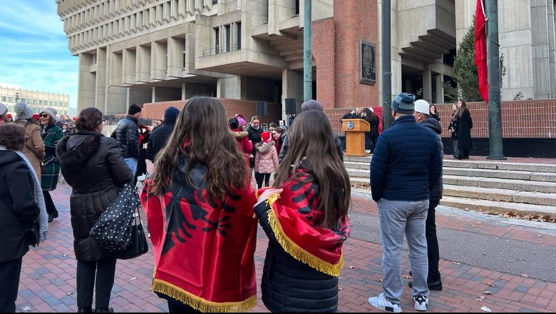 VIDEO/ Në Boston këndohet dhe kërcehet shqip në prag të festave të nëntorit