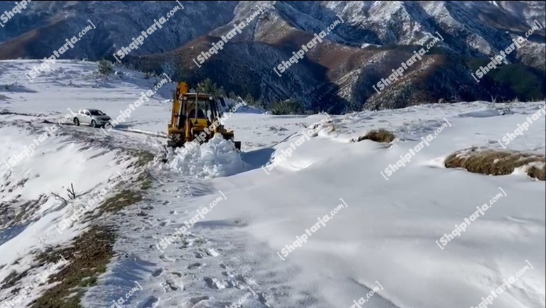Moti i keq, rrugët e bllokuara nga bora në tre fshatra të Mirditës