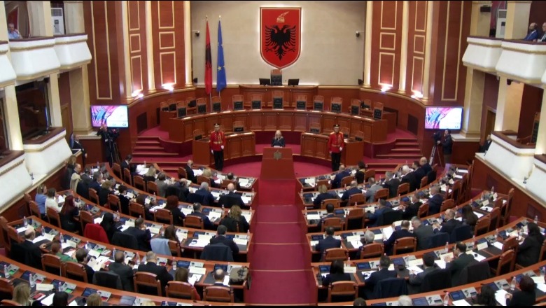 Projektligji i 'Diasporës për Shqipërinë e Lirë' për votën e emigrantëve mbërrin në Kuvend, 7 deputetë të opozitës firmosin draftin (EMRAT)