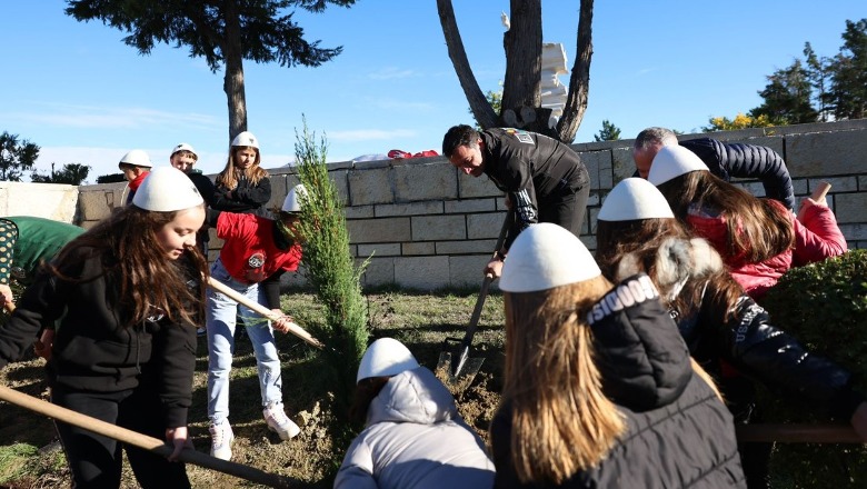111 pemë nga 111 nxënës në Parkun e Varrezave të Dëshmorëve