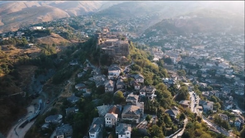 VIDEO/ Rreth Gjirokastrës, qytetit të gurtë që të mbërthen me magjinë e vet! 18 vjet në UNESCO