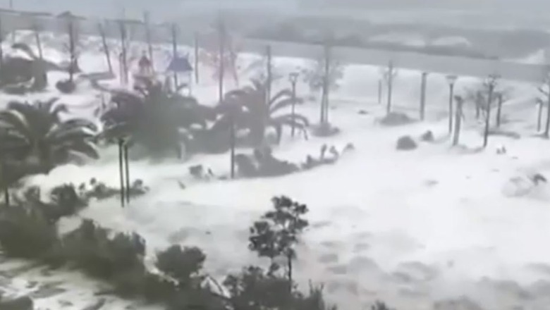 VIDEO/Stuhia 'apokaliptike' godet Krimenë, era arrin shpejtësinë 144 km/orë