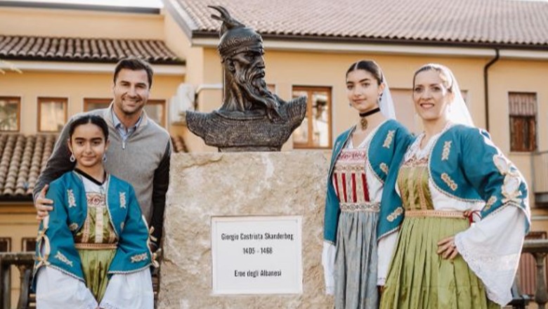 Lorik Cana dhuron bustin e Skënderbeut për qytezën arbëreshe në Itali: Në rrugëtimin e mbrojtjes së trashëgimisë kulturore