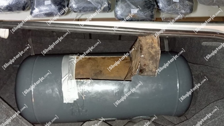 FOTO/ Si u fshehën në bombolën e gazit 26 kg kanabis që kaloi drejt Greqisë shefi i kufirit në Korçë 