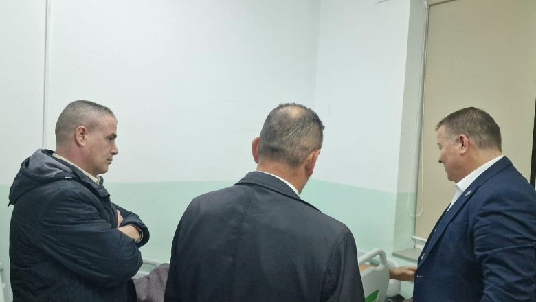 U plagosën gjatë përplasjes me grabitësit në Suharekë, Drejtori i Përgjithshëm i Policisë së Kosovës viziton 3 efektivët