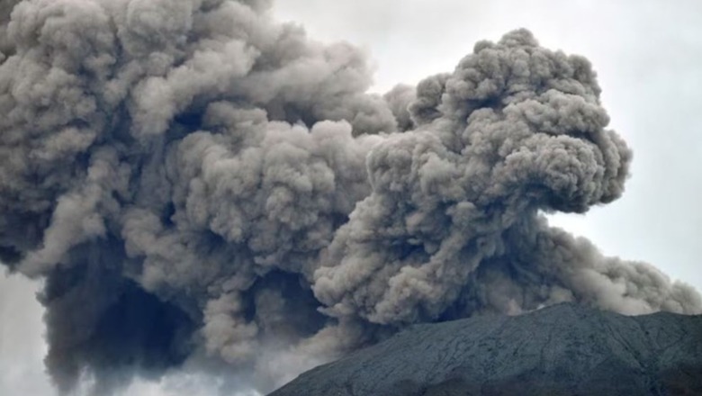 VIDEO/ Shpërthen vullkani në Indonezi, 11 viktima