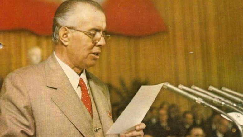 Kur Enver Hoxha përkulej para talentit të Robert Ndrenikës dhe Mirush Kabashit