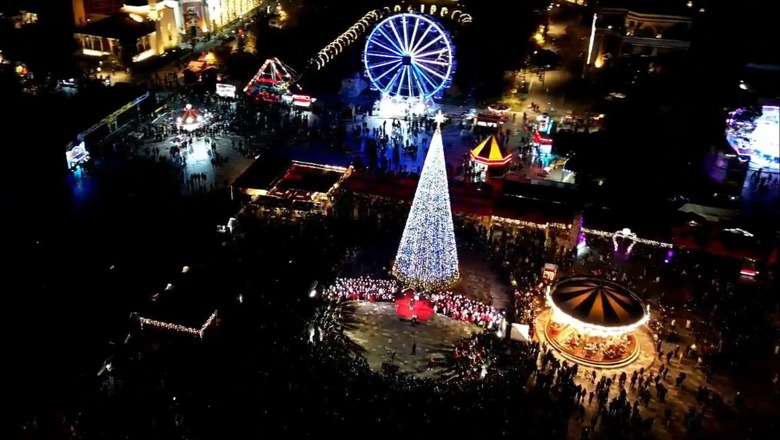 Tirana ndez dritat e festave, Veliaj: Mirësi, mbarësi dhe dashuri për gjithë! Ftoni familjarët që t’i kalojnë festat në kryeqytetin tonë