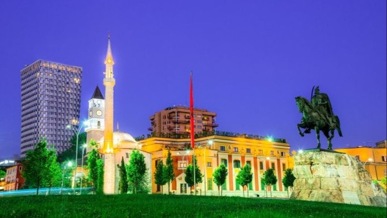 Reportazhi i revistës rumune, 'Ziare.Com': Tirana, kryeqyteti shumëngjyrësh dhe miqësor me turistët