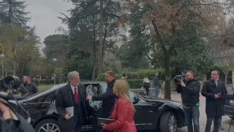 SPAK kërkon arrestimin, Berisha shkon në mbledhjen e grupit me deputetët e Bardhit