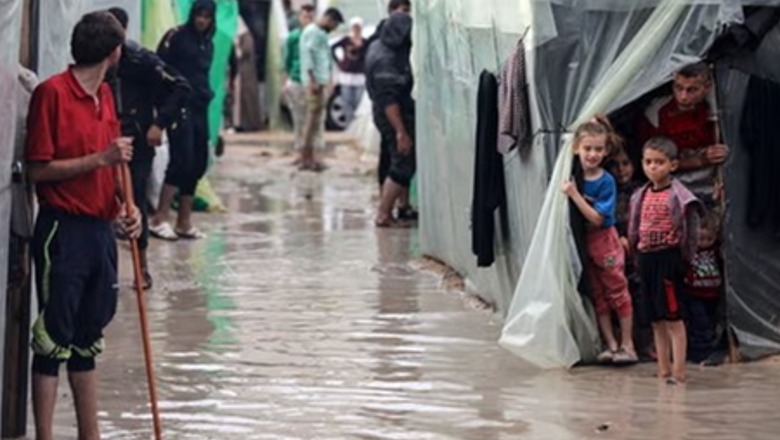 VIDEO/ Pamje 'ferri'! Përveç luftës, shirat e dendur dhe stuhitë godasin Gazën