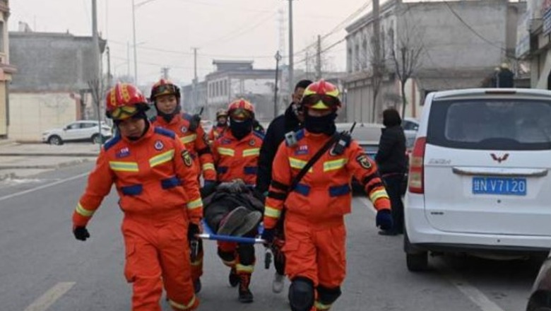 Tërmeti në Kinë/ Ekipet e shpëtimit: Numri i viktimave pritet të rritet, shkak temperaturat nën zero