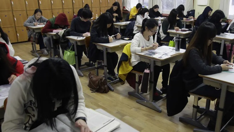 Studentët në Korenë e Jugut padisin shtetin për mbarimin e testit 90 sekonda më herët