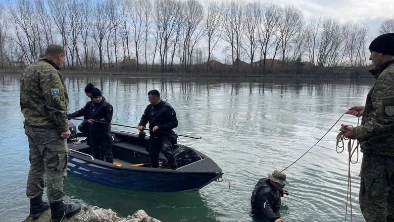FOTO/ Bie në lumin Buna qytetari nga Kosova, polumbarët nisin kërkimet për gjetjen e trupit