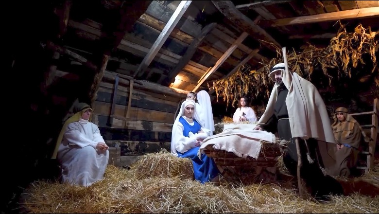 Bet’lehemi i gjallë, rituali që është kthyer në traditë në Vaun e Dejës! 11 mijë besimtarë krijojnë skenën e lindjes së krishtit në fshatin Hajmel
