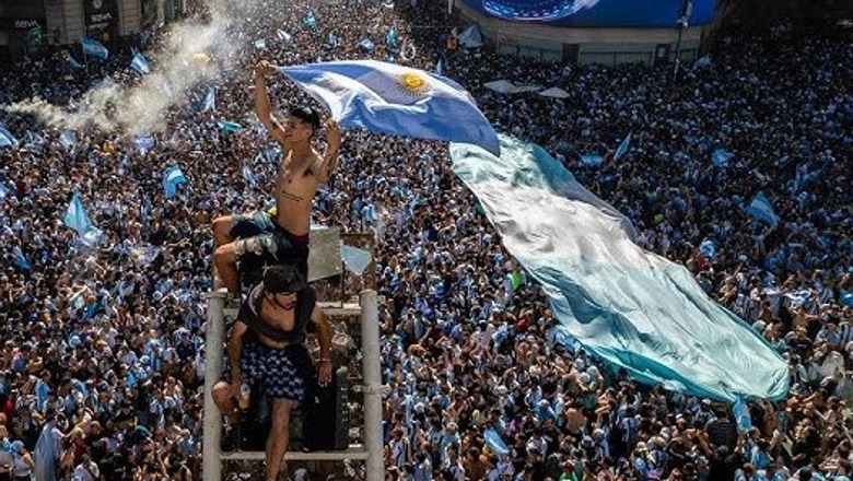 VIDEO/ Protesta kundër masave ekonomike, mijëra protestues marshojnë në Argjentinë