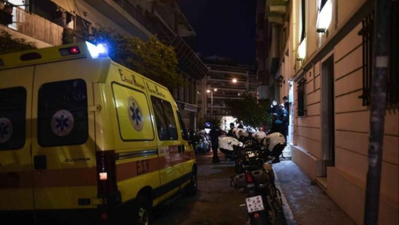 Sherr mes 2 shqiptarëve në Athinë, njëri prej tyre plagoset me thikë, transportohet me urgjencë në spital! Autori ia mbath nga vendngjarja