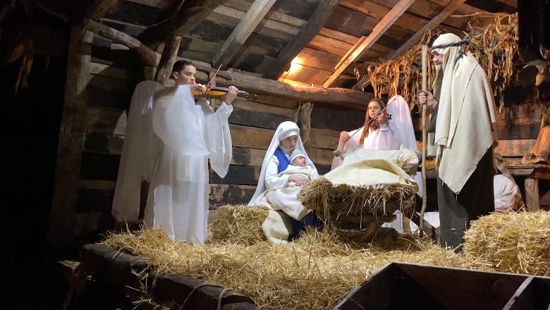 Report Tv reportazh në Hajmel/ 250 banorë vendosin në skenë ‘Betlehemi i gjallë’, shfaqje e mahnitshme e ritualit të Krishtlindjes