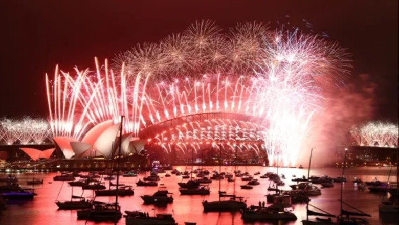 Viti 2024 mbërrin edhe në Australi, 8.5 ton fishekzjarre shpërthyen duke ndriçuar qiellin e Sydneyt