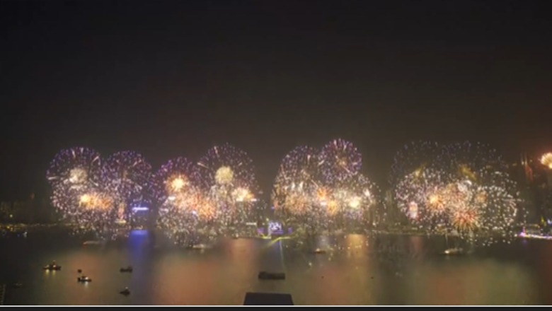 Në Hong Kong mbërrin viti i ri 2024! Dhjetëra mijëra persona shijojnë spektaklin e fishekzjarreve
