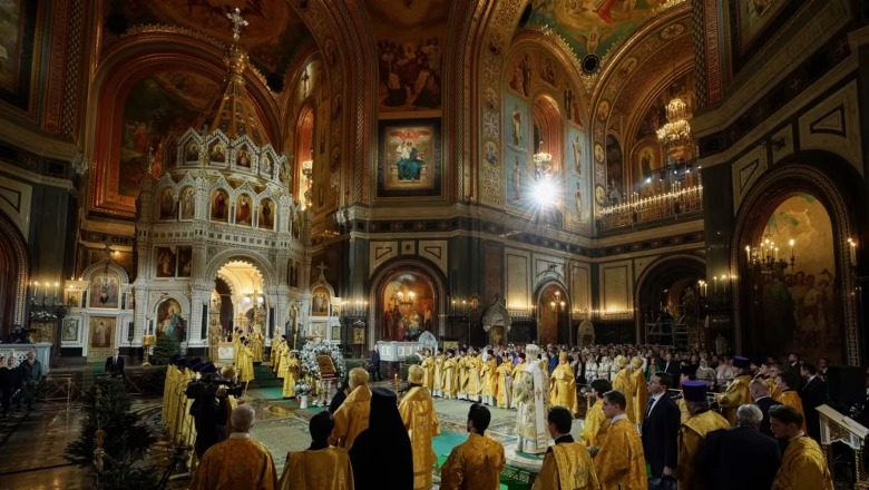 Besimtarët ortodoksë festojnë Krishtlindjen