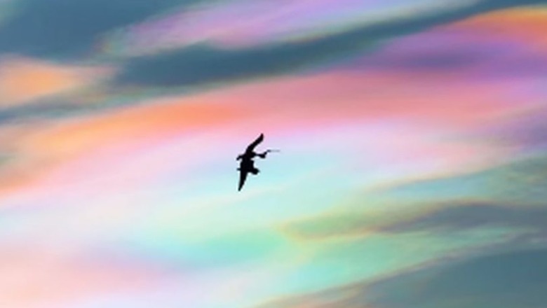 VIDEO/ Regjistrohet një fenomen i rrallë qiellor, re me ngjyra ylberi në Skoci