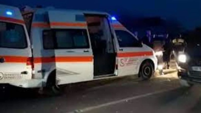 Durrës/ Aksident në Sukth, makina përplas motorin me drejtues 21-vjeçar, i riu transportohet tek Trauma
