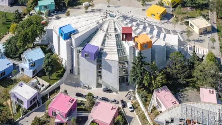 CNN rendit Piramidën e Tiranës ndër projektet e shkëlqyeshme arkitekturore të vitit