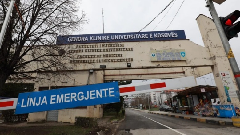 Kosovë, dyshime për lëndë shpërthyese në Qendrën Klinike Universitare, policia reagon pas evakuimit të personelit: Ishin materiale shkollore