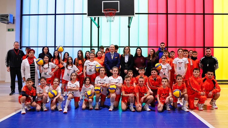 Muzhaqi: Disiplina e volejbollit edhe në shkollën ‘Bashkim Fino’, Ekipe Sportive edhe për moshat 8-10 vjeç
