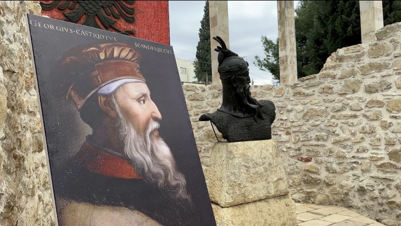 Lezhë, përkujtohet 556-vjetori i vdekjes së Skënderbeut! Homazhe dhe kurora në memorialin e Heroit Kombëtar