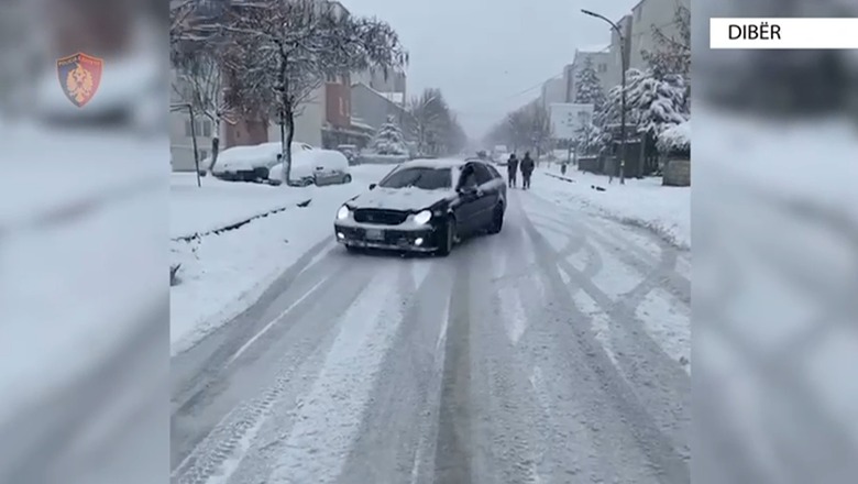 Kreu manovra në dëborë duke rrezikuar jetën e qytetatrëve dhe postoi videon në TikTok, arrestohet shoferi në Dibër! Gjobitet me 40 mijë lekë