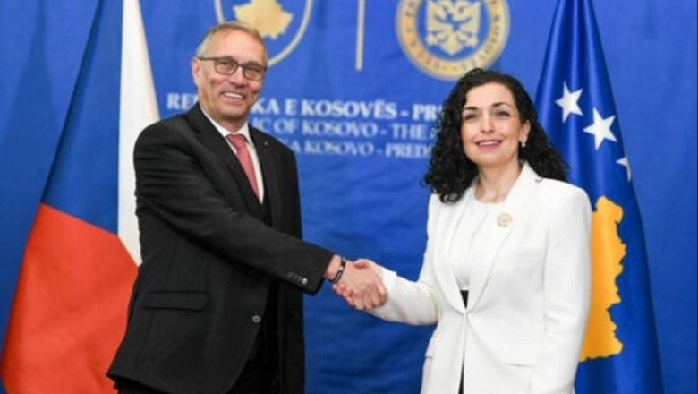 Osmani takohet me ministrin çek për sulmin në Banjskë: Përpjekje e Serbisë për minim të paqes në Kosovë dhe rajon