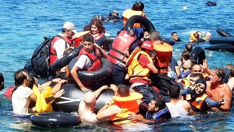 Të bllokuar në det për ditë të tëra, shpëtohen 60 emigrantë sirianë në Qipro, mes tyre edhe fëmijë