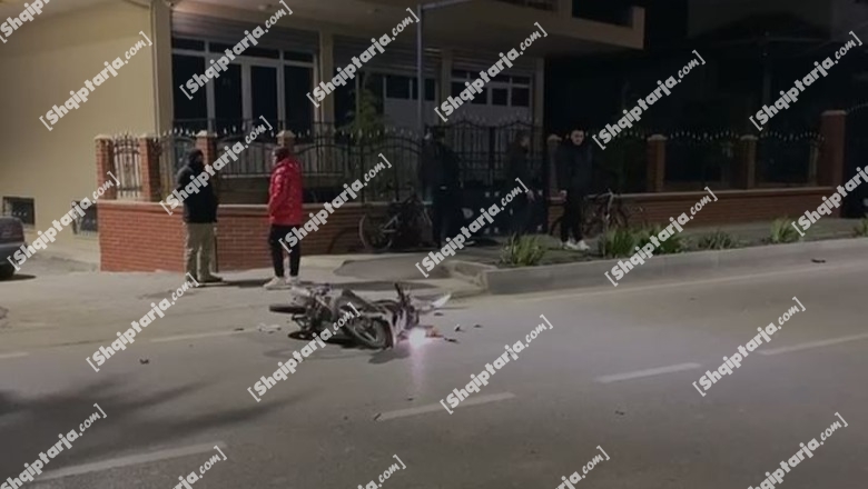 Aksident në hyrje të Pogradecit, motori përplas në pjesën e pasme makinën, një person në spital