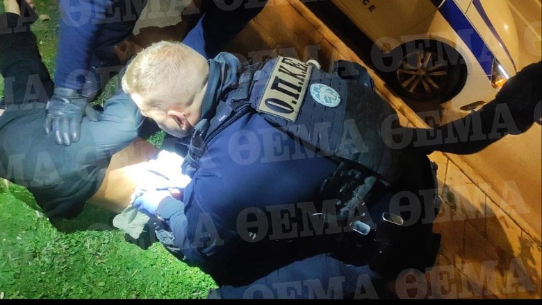 Plagosja me armë në Athinë/ Dalin pamjet, 34-vjeçari shqiptar i shtrirë përtokë, i shkojnë në ndihmë policët