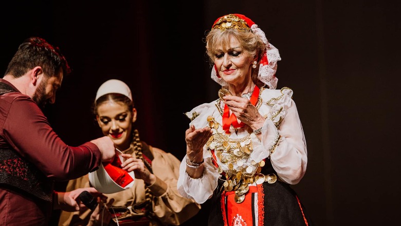 'Hyjneshë e valles shqipe, të rrodhën lot nga sytë', Shkodran Tolaj tregon takimin me Lili Cingun: Vallëzimin  e fundit ia fale Shkupit, ngrite në këmbë 800 spektatorë!