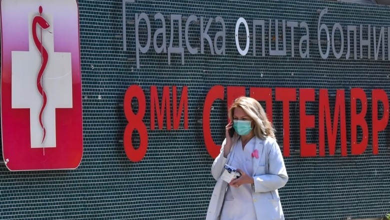 Infektologët kërkojnë shpalljen e epidemisë së kollës së keqe në Shkup