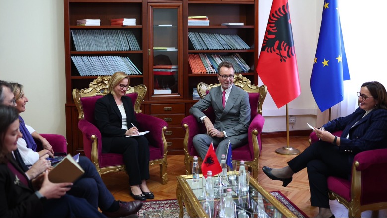 Ambasadori i BE takohet me drejtueset e Komisionit të Çështjeve Ligjore: Legjilacioni shqiptar të jetë në përputhje me atë të BE-së, Parlamenti të përgatitet për sfidat e anëtarësimit