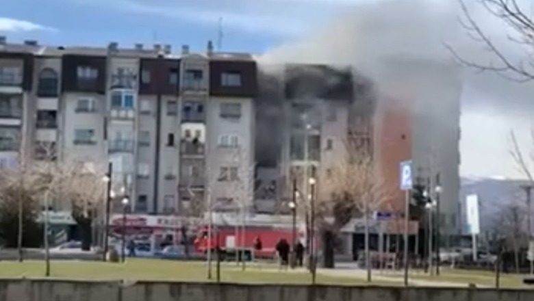 Kosovë/ Dhjetë të lënduar nga zjarri në një pallat në Ferizaj (VIDEO)